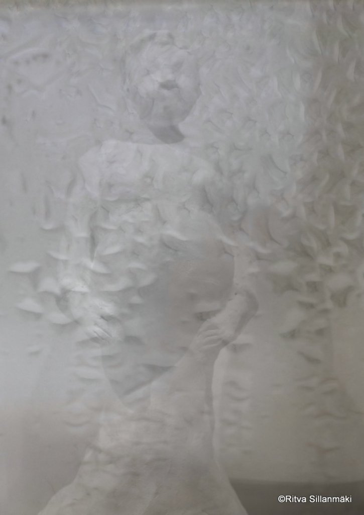 pregnant -sculpture in mist